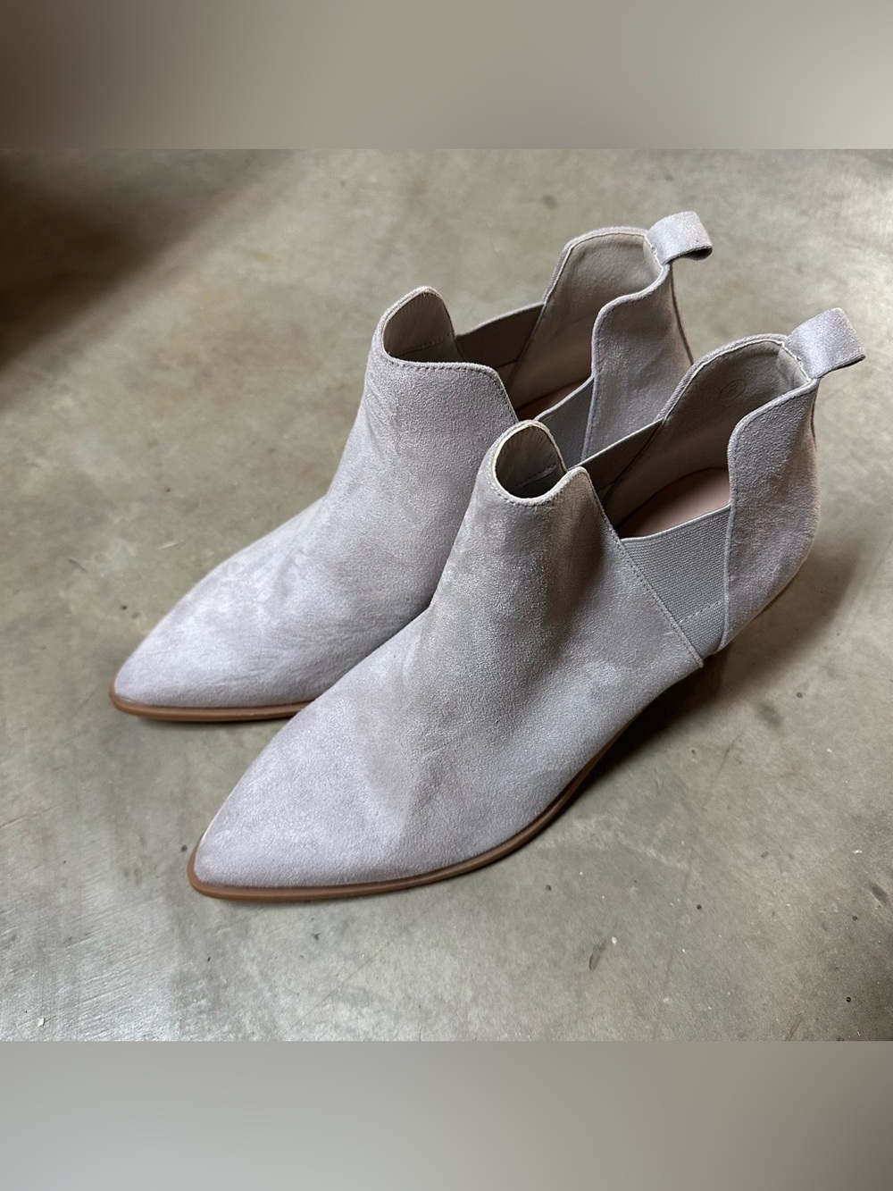 Womens Light Gray Suede Pointed Ankle Booties 📦